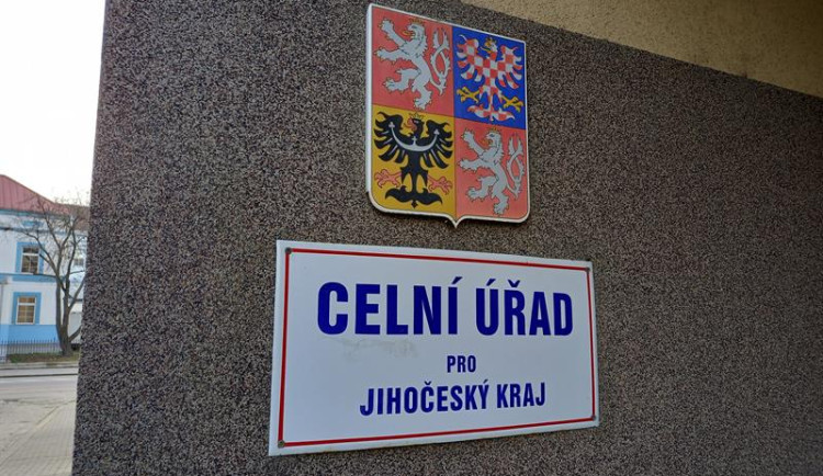 Jihočeští celníci zjistili 717 případů, kdy majitel auta neuhradil pokutu