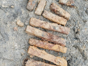 Při výstavbě dálnice našli desítky kilogramů munice. Lidé dnes v okolí uslyší výbuchy