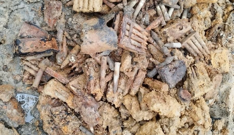 Při výstavbě dálnice našli desítky kilogramů munice. Lidé dnes v okolí uslyší výbuchy