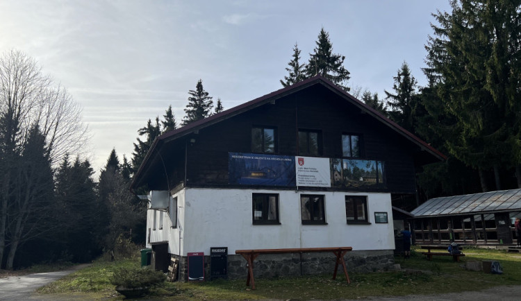 Prachatice vypsaly výběrové řízení na opravu chaty na vrcholu Libín