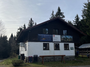 Prachatice vypsaly výběrové řízení na opravu chaty na vrcholu Libín