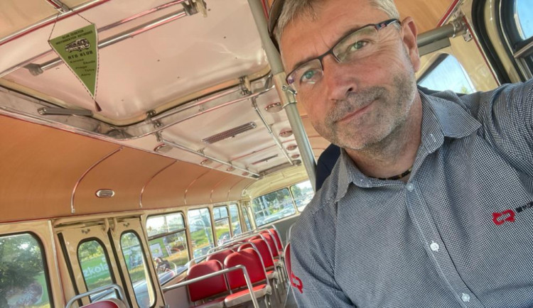 Moje práce je vypravovat autobusy, které se bezpečně vrátí, říká Miloslav Madarasz