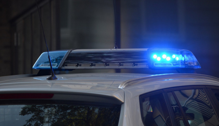 Policisté hledají ukradené motorky i zloděje, kteří je v Dolní Suché odcizili