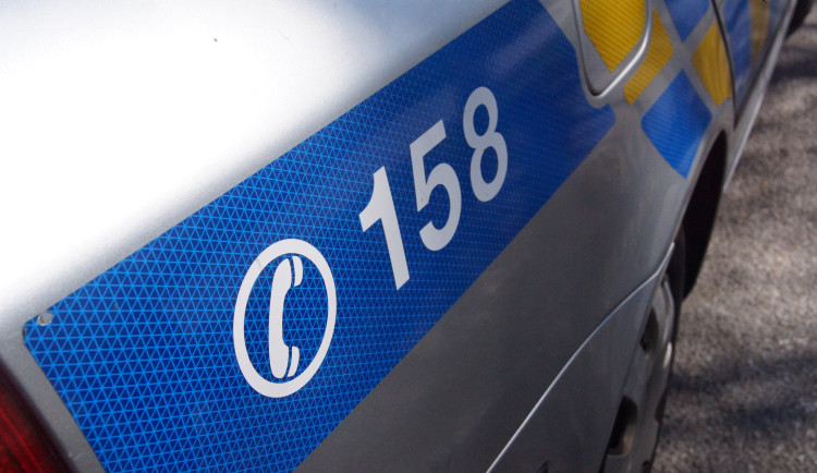 Policie vyšetřuje napadení muže v Písku. Incident může mít rasový podtext, uvedla