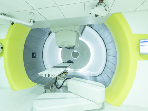 Protonové centrum pacientům pomáhá i s nádory krčních mandlí