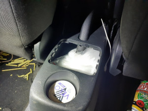 Drogy v autě neunikly služebnímu psovi. Button našel schovaný pervitin a efedrin