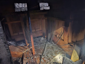 Na jihu Čech hoří kostel. Hasiči před ohněm zachraňovali cennosti