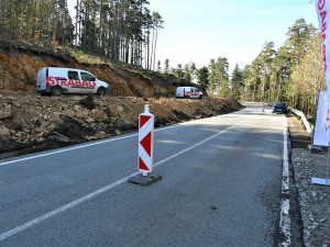 Na silnici za Prachaticemi k německé hranici začaly práce na stoupacím pruhu