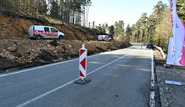 Na silnici za Prachaticemi k německé hranici začaly práce na stoupacím pruhu