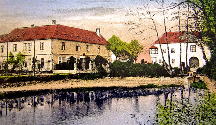 Remlovy Dvory, na jejichž prostoru stojí sídliště Vltava. Různé lokalty s názvem Dvory jsou pro okolí města národopisnou specialitou.