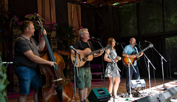 KULTURNÍ TIPY: Letní víkend láká na koncerty. Vyrazit můžete na africké trhy