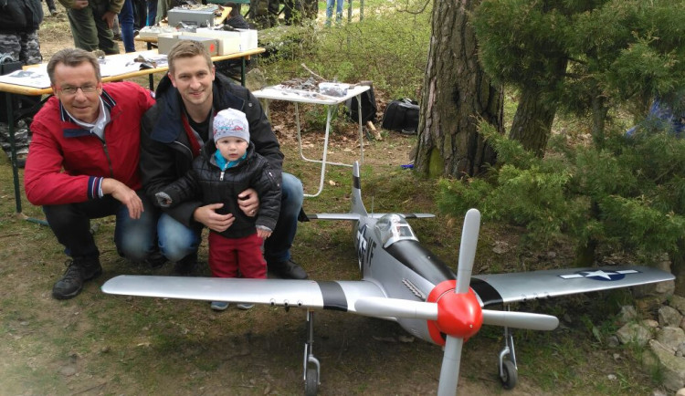 Vojenské dopravní letadlo uvidíte nad Boršovem