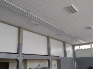 Město nechalo u dvou škol postavit nové sportovní haly. Někteří je kritizují