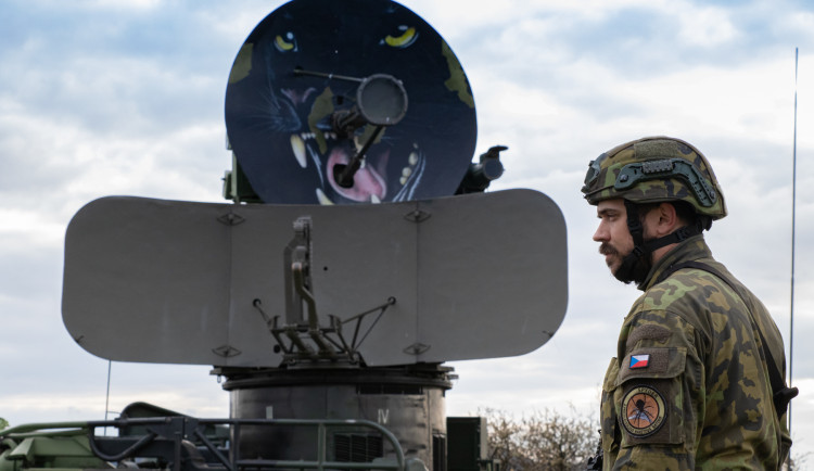 Strakoničtí vojáci na Doupově cvičili se stávající technikou, ovšem již v organizační struktuře navržené pro jednotku SPYDER. Autor: Jana Samcová