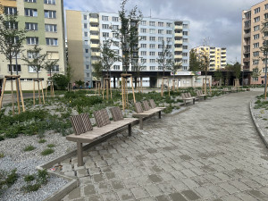 Náměstí na sídlišti Vltava je opravené. Město chystá ještě překvapení s fontánou a bazénkem