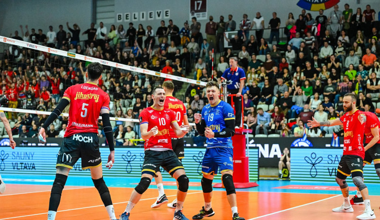 Jihostroj fantasticky zvládl první finále v Praze a vede 1:0