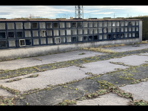 Kolumbárium na českobudějovickém hřbitově se rozpadá. Město slíbilo situaci řešit