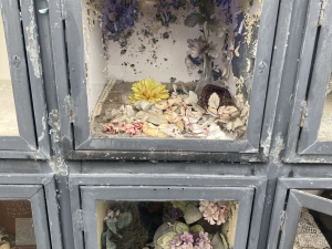 Kolumbárium na českobudějovickém hřbitově se rozpadá. Město slíbilo situaci řešit