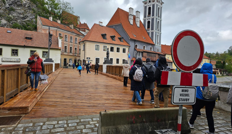 Opravený Lazebnický most v Českém Krumlově se otevřel pro pěší