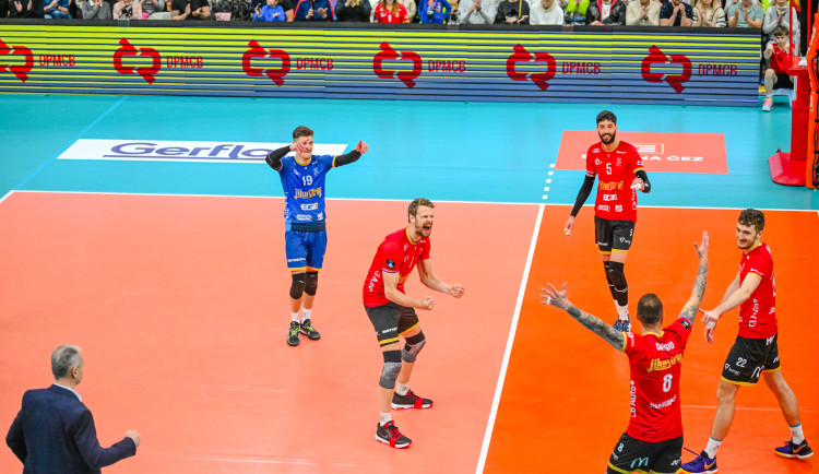 Volejbalisté Českých Budějovic sahají po titulu, Lvy doma deklasovali 3:0