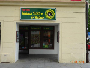 Špína a švábi všude. Inspekce zavřela indické bistro v Budějcích