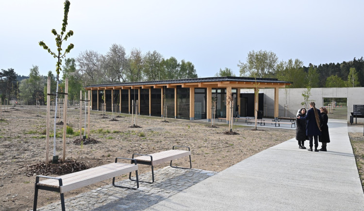 Muzeum romské kultury otevřelo Památník holokaustu Romů a Sintů v Čechách