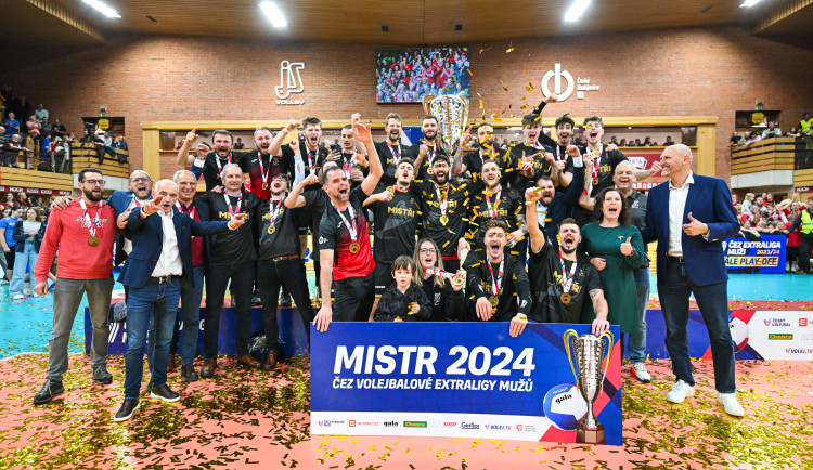 Jihostroj v pětisetové bitvě přetlačil Lvy a slaví po pěti letech mistrovský titul