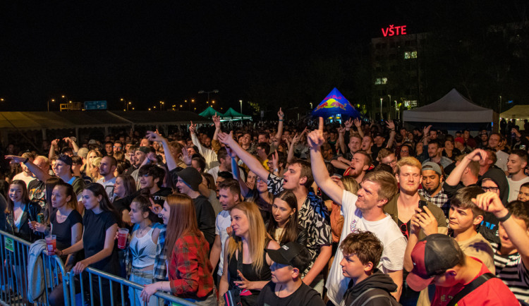 Grilovačka VŠTE bude. Zapište si datum 7. května