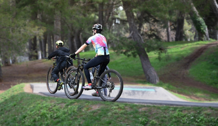 Přes 70 procent cyklistů usmrcených při loňských nehodách nemělo helmu