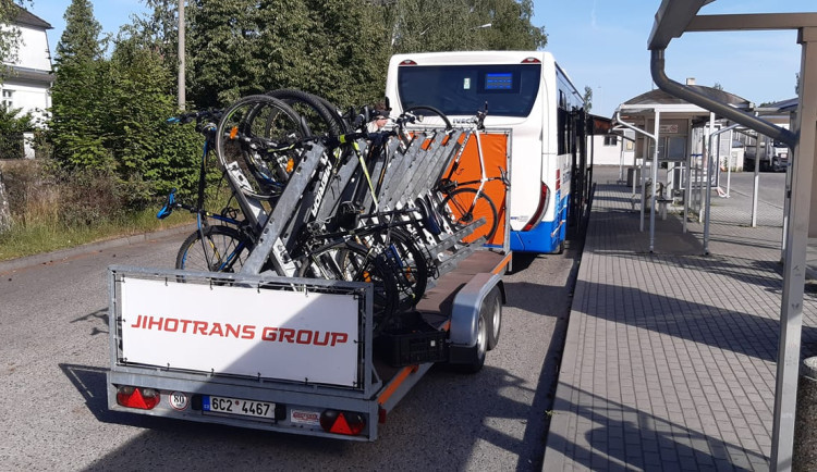 Cyklobusy na jihu Čech budou vozit turisty, kteří nebudou muset platit za kola