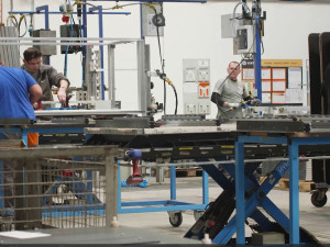 Výrobní závod v Nišovicích (dnes už Vertiv) letos oslaví 30 let na trhu. Výroba na jihu Čech je třetí největší v celé Evropě