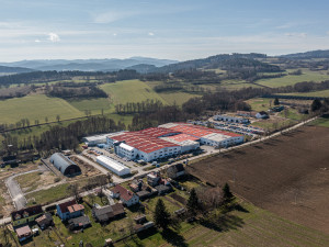 Výrobní závod v Nišovicích (dnes už Vertiv) letos oslaví 30 let na trhu. Výroba na jihu Čech je třetí největší v celé Evropě