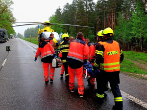 Na Strakonicku se srazilo šest aut. Záchranáři ošetřovali pět zraněných