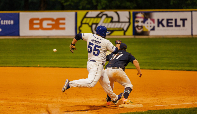 I přes slušný výkon proti Hrochům si Sokolové z víkendu odnášejí prohru v sérii 0:3 na zápasy