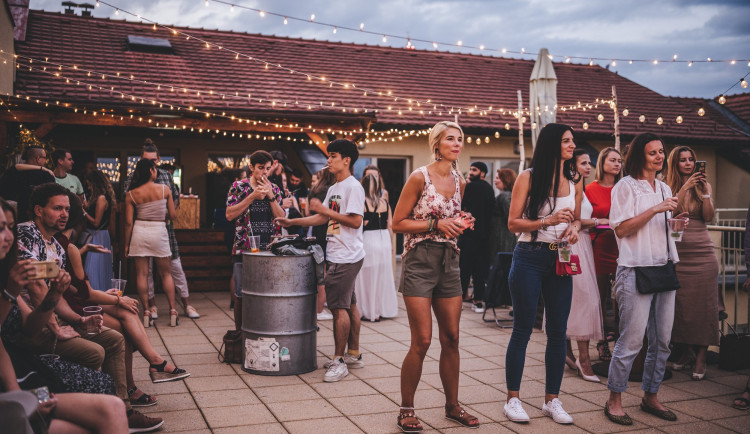 KULTURNÍ TIPY: Zajděte na Mejdan na Střechu, promítání hokeje nebo závod zásahových jednotek Policie ČR