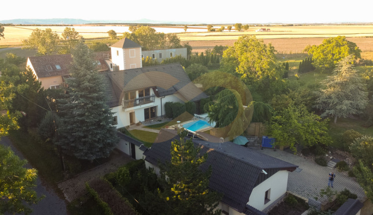 Reality 21. století. Bláznivý cirkus nebo promyšlená marketingová strategie? O tom si povíme s finančním a realitním makléřem Václavem Ovečkou