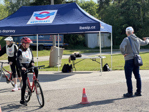Děti se utkaly v soutěži mladých cyklistů. Prověřilo je dopravní hřiště nebo pravidla provozu