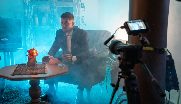 Reality 21. století. Bláznivý cirkus nebo promyšlená marketingová strategie? O tom si povíme s finančním a realitním makléřem Václavem Ovečkou