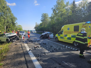 Vážná dopravní nehoda tří aut zablokovala dálnici D3 ve směru na Prahu, začínají se tvořit dlouhé kolony