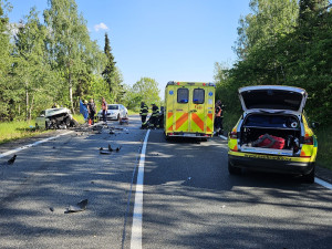 Vážná dopravní nehoda tří aut zablokovala dálnici D3 ve směru na Prahu, začínají se tvořit dlouhé kolony