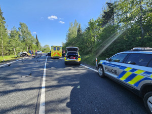 Vážná dopravní nehoda tří aut zablokovala dálnici D3 ve směru na Prahu, začínají se tvořit dlouhé kolony