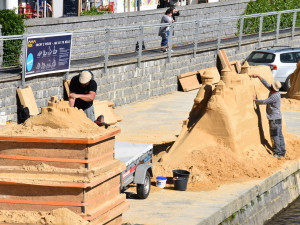 V Písku představí nové sochy z písku, letos se jejich tvůrci inspirovali příběhem voroplavby