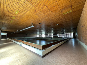 Sportovní halu v Třeboni čeká nákladná rekonstrukce, nyní si můžete historickou stavbu naposledy prohlédnou