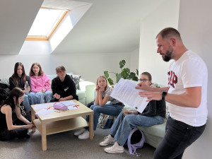 Žáci ZŠ a MŠ Kubatova navštívili redakci Drbny