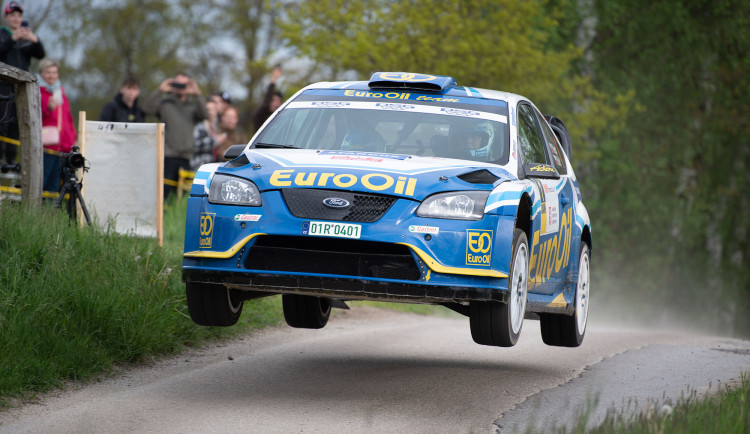 Do startu Rallye Český Krumlov zbývají hodiny. Přihlásilo se více než 100 posádek.