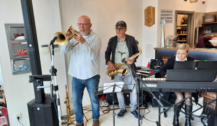 Páteční hudební večery se opět vracejí do La caffé na Lannovce