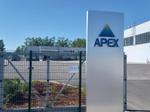 Společnost APEX vyrábí výherní automaty, které exportuje do kasin v 72 zemích celého světa