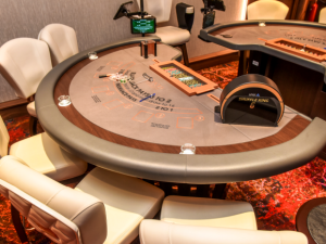 Společnost APEX vyrábí výherní automaty, které exportuje do kasin v 72 zemích celého světa