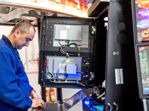 Společnost APEX vyrábí výherní automaty, které exportuje do kasin v 72 zemích celého světa