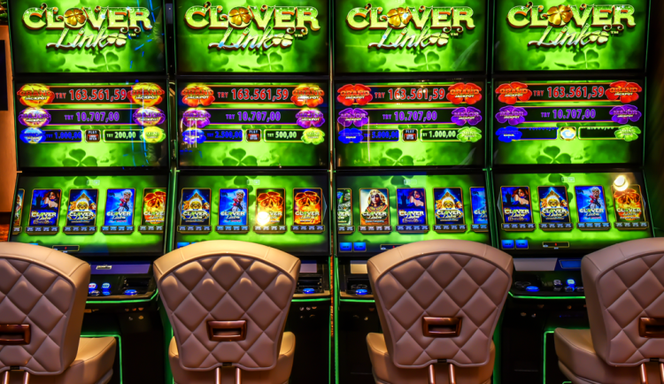 Společnost APEX vyrábí výherní automaty, které exportuje do kasin v 72 zemích celého světa